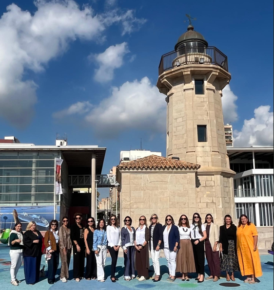 Mujeres al Timón celebra una nueva jornada outdoor visitando el Port de Castelló