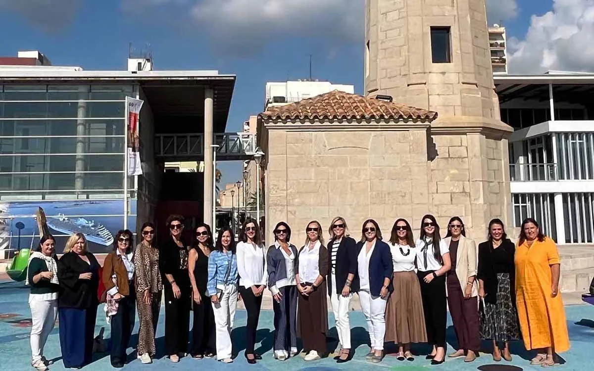 Mujeres al Timón celebra una nueva jornada outdoor visitando el Port de Castelló